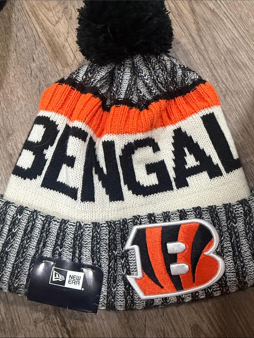 NWT -  NFL Official Licensed Cincinnati Bengals Toboggan / new / orange hat